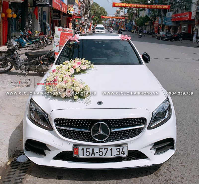 Trang trí xe cưới Mercedes C200 xu hướng 2020